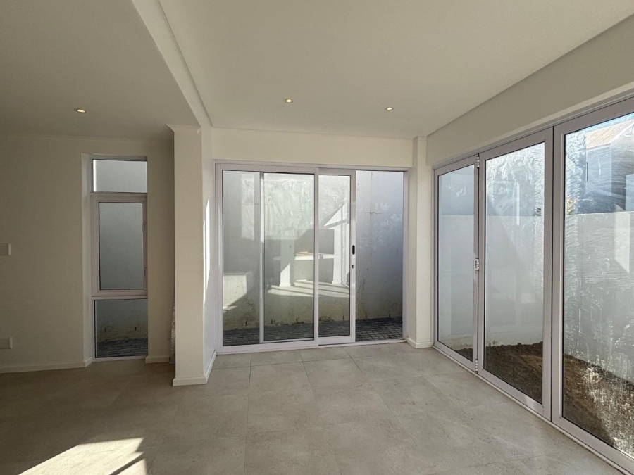 To Let 2 Bedroom Property for Rent in Voliere Estate Western Cape